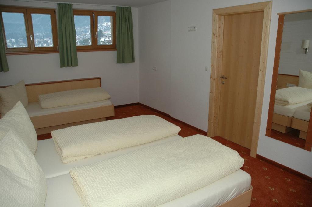 Appartementhaus Zum Zegger Neustift im Stubaital Room photo